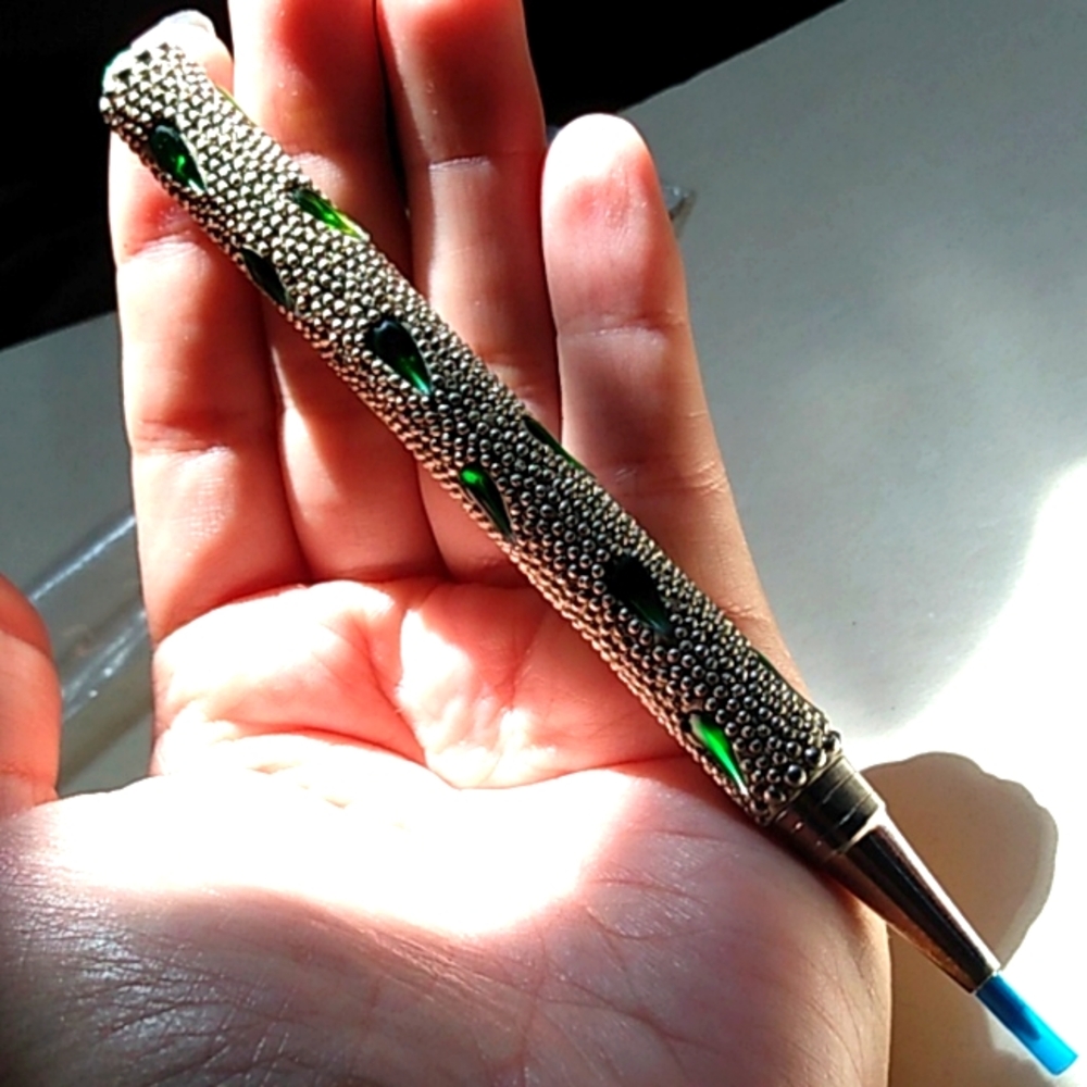 Harem green stone pen